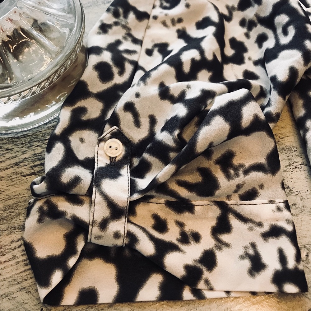 The Limited Button-Up - Picture 4 of 8